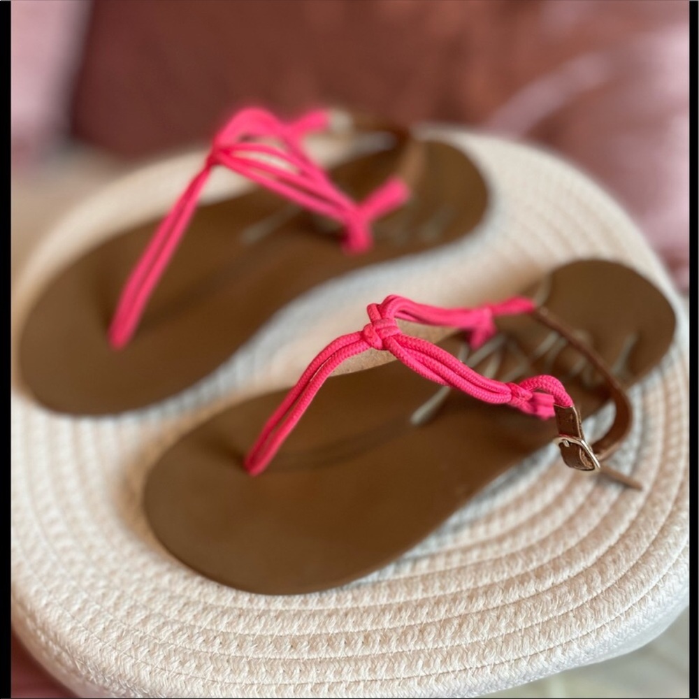 Roxy sandals